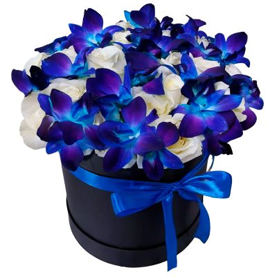 Шляпная коробка с розами и дендробиумами «Небесное очарование»